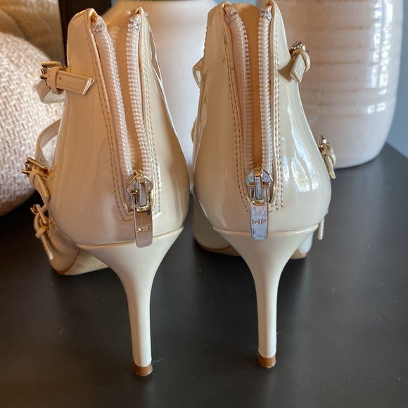 Marc Fisher “ivory” colored 3.5” heel. Good condition. All man made material - Picture 6 of 17